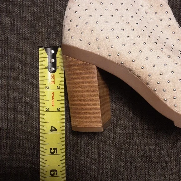 CHARLES Women's Tan Suede Studded Heeled Boots Size 7M. - Picture 5 of 10